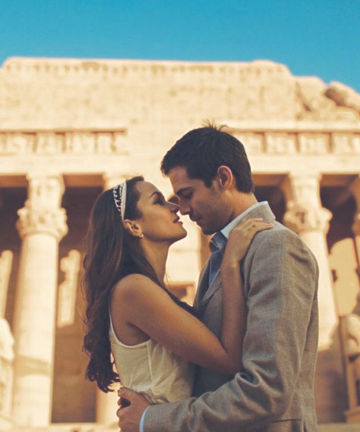 Couples in front of Temple of Queen Hatshepsut 